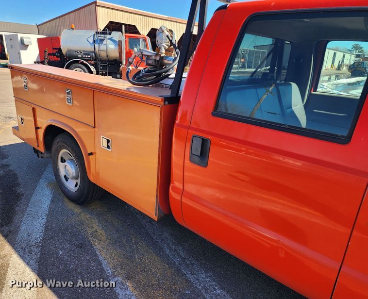 image for item LT9489 2009 Ford F250 Super Duty  Crew Cab utility bed pickup truck