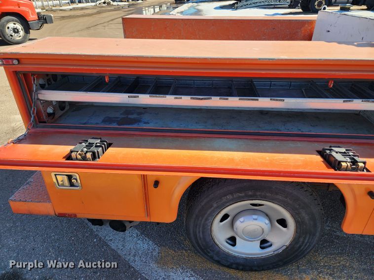 image for item LT9489 2009 Ford F250 Super Duty  Crew Cab utility bed pickup truck