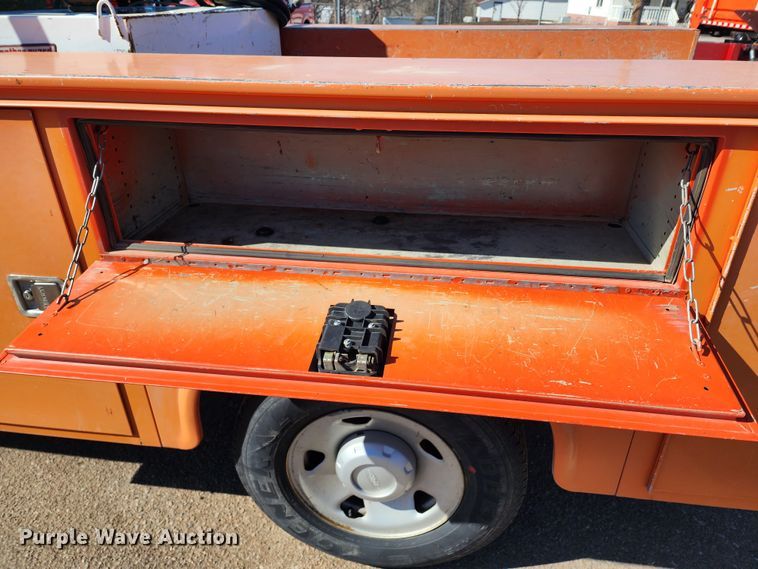 image for item LT9489 2009 Ford F250 Super Duty  Crew Cab utility bed pickup truck