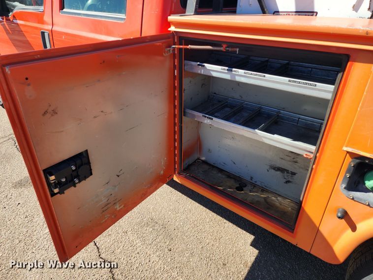 image for item LT9489 2009 Ford F250 Super Duty  Crew Cab utility bed pickup truck