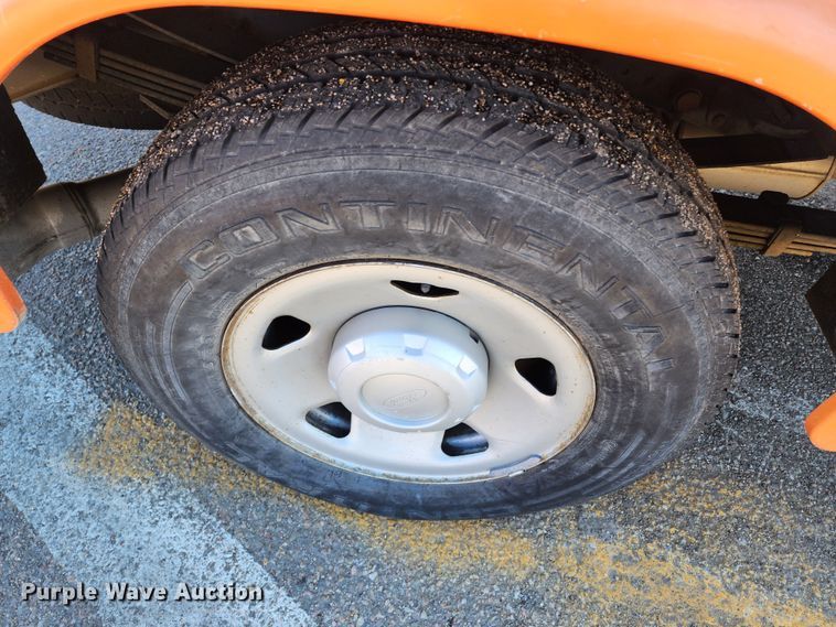 image for item LT9489 2009 Ford F250 Super Duty  Crew Cab utility bed pickup truck