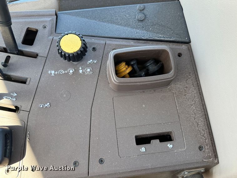 image for item LT9493 2009 John Deere 6415  tractor