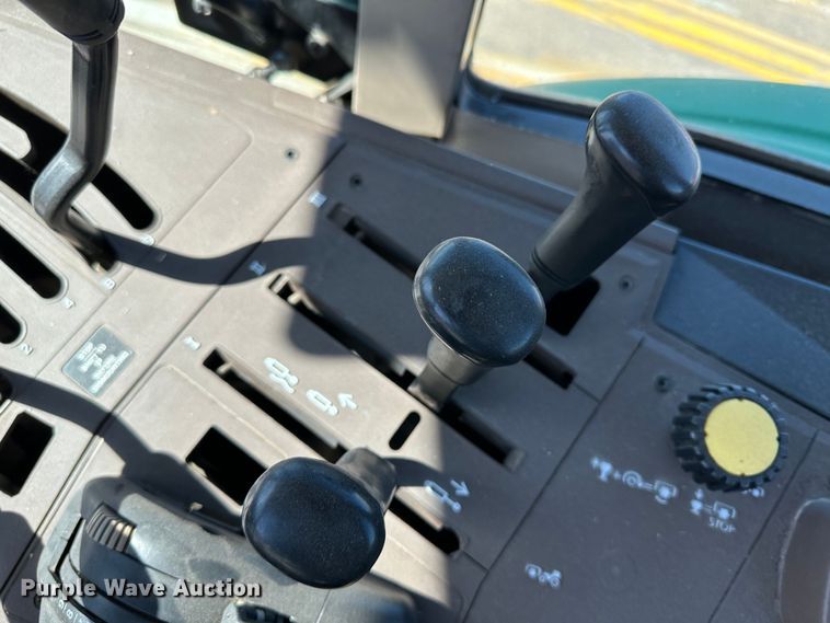 image for item LT9493 2009 John Deere 6415  tractor