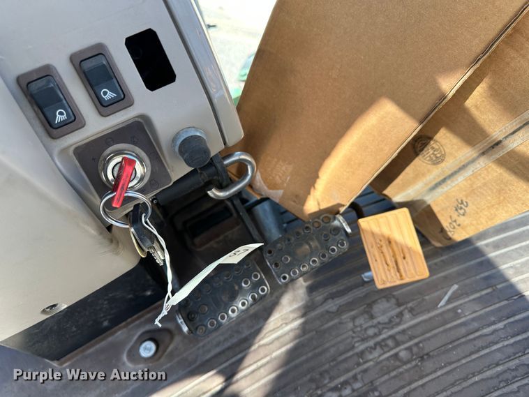 image for item LT9493 2009 John Deere 6415  tractor