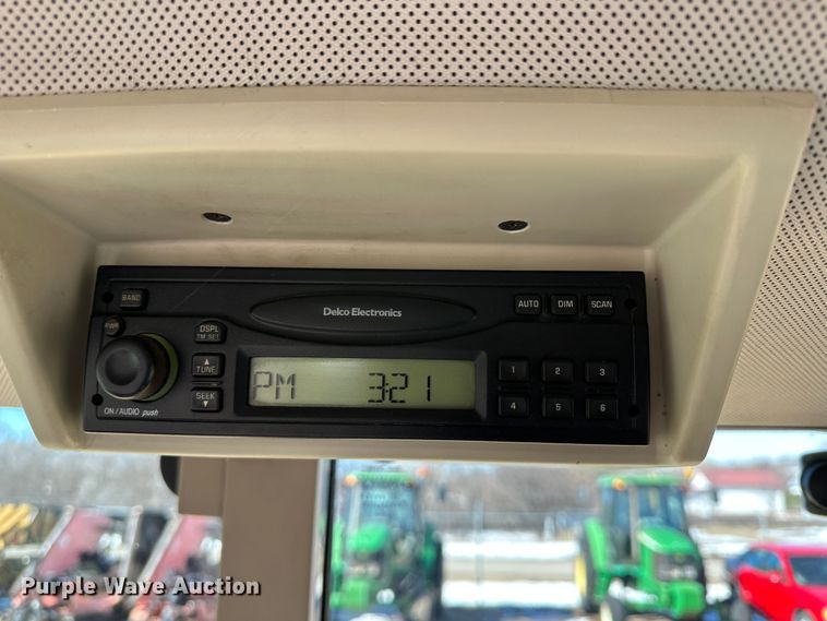 image for item LT9493 2009 John Deere 6415  tractor