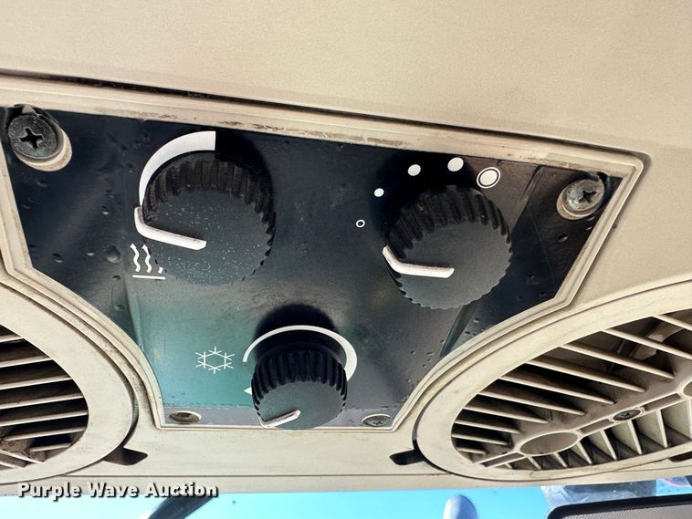 image for item LT9493 2009 John Deere 6415  tractor