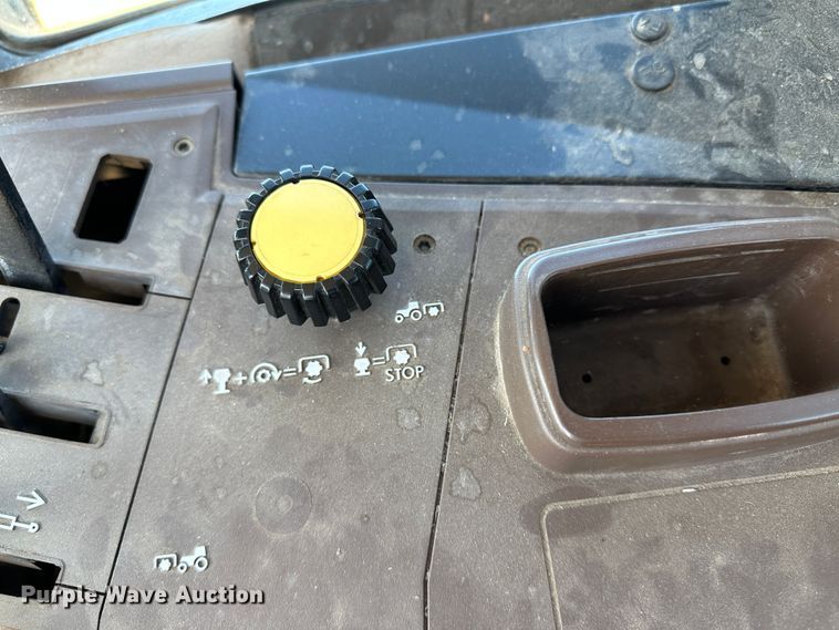 image for item LT9494 2007 John Deere 6415  tractor