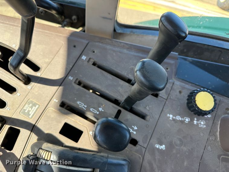 image for item LT9494 2007 John Deere 6415  tractor