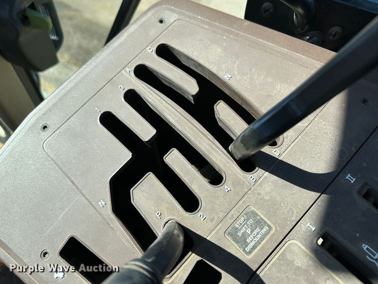 image for item LT9494 2007 John Deere 6415  tractor