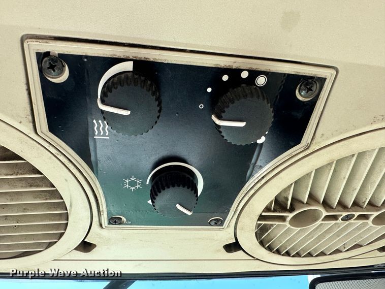 image for item LT9494 2007 John Deere 6415  tractor