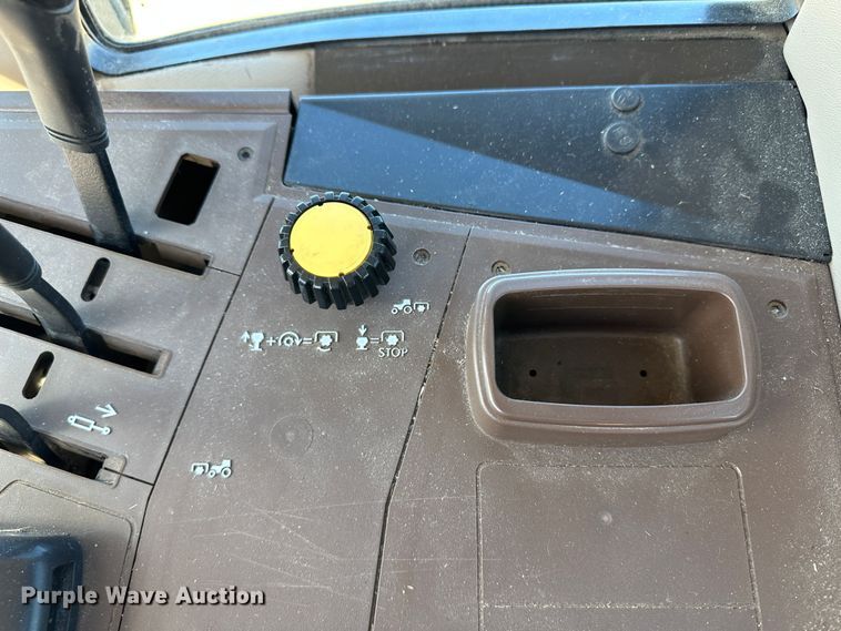 image for item LT9495 2007 John Deere 6415  tractor