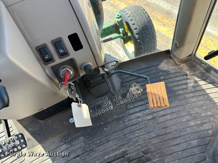 image for item LT9495 2007 John Deere 6415  tractor