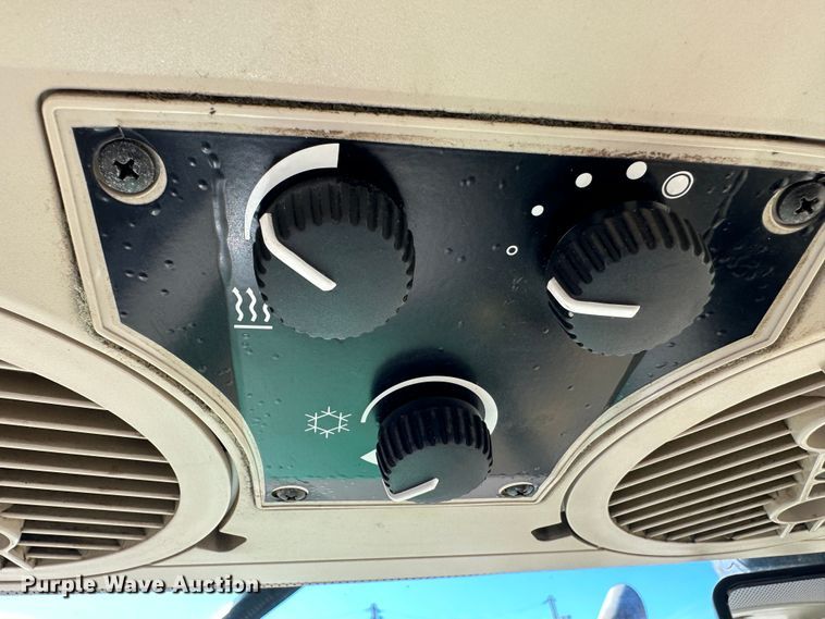 image for item LT9495 2007 John Deere 6415  tractor