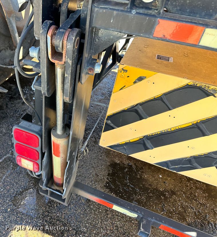 image for item LT9498 Energy Absorbtion Systems  crash attenuator