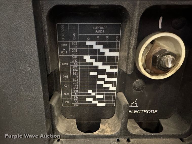 image for item LT9528 2008 Miller Bobcat 250  welder/generator