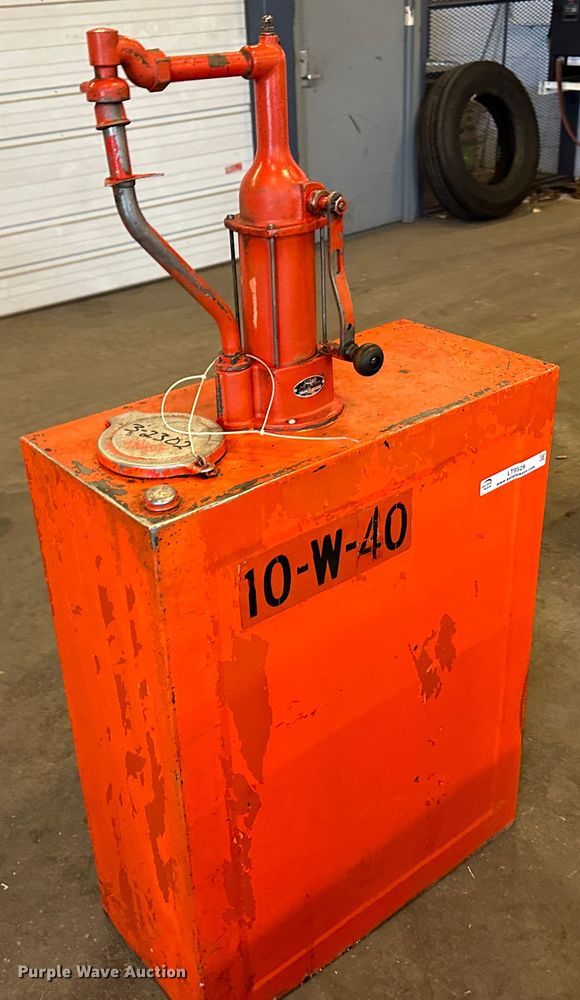 image for item LT9529 Oil tank