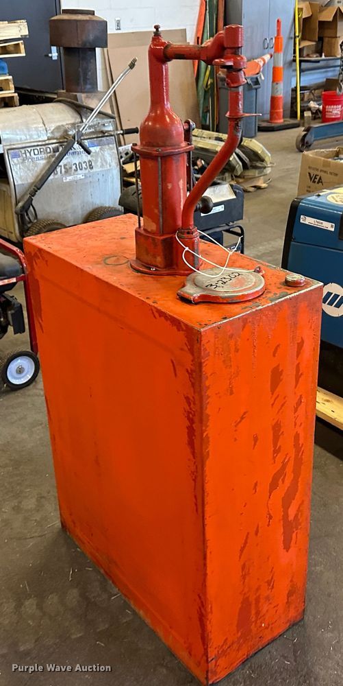 image for item LT9529 Oil tank