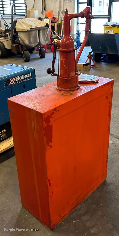 image for item LT9529 Oil tank