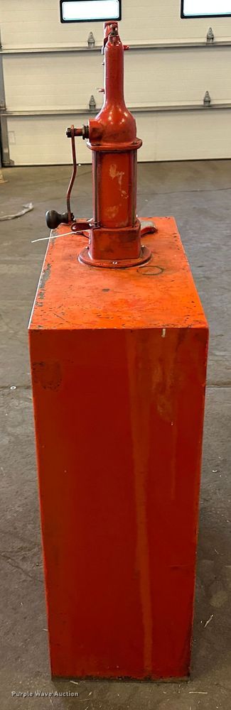 image for item LT9529 Oil tank