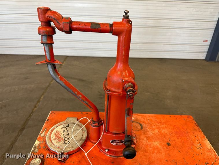 image for item LT9529 Oil tank