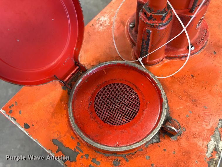 image for item LT9529 Oil tank