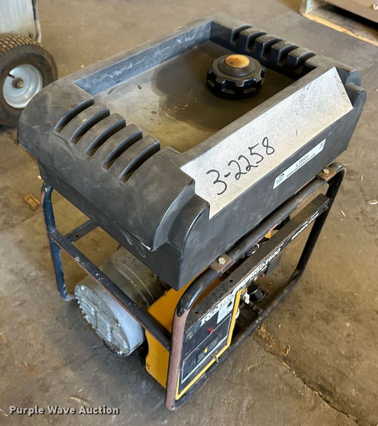 image for item LT9531 2010 Robin RGD2500  generator