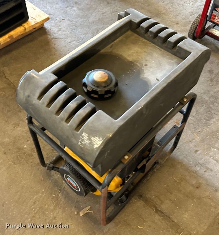 image for item LT9531 2010 Robin RGD2500  generator