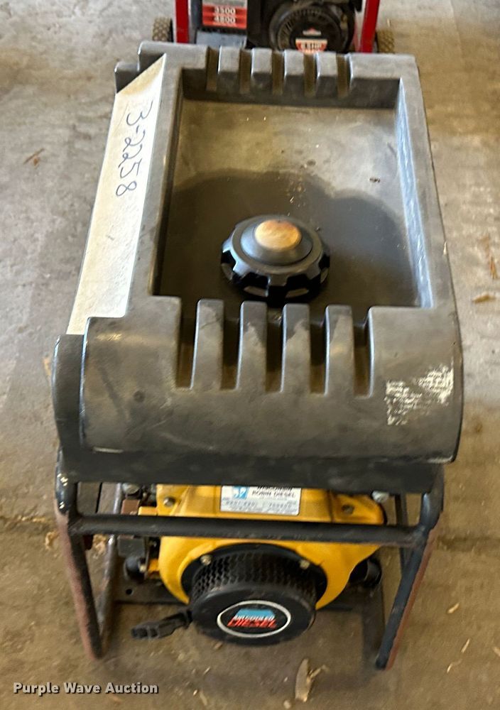 image for item LT9531 2010 Robin RGD2500  generator