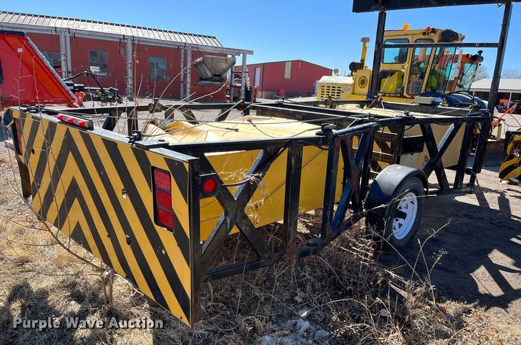 image for item MD9548 2006 Trinity Safe-Stop TMA9000  crash attenuator trailer