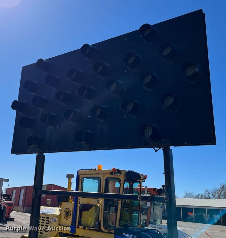 image for item MD9548 2006 Trinity Safe-Stop TMA9000  crash attenuator trailer