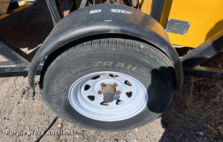 image for item MD9548 2006 Trinity Safe-Stop TMA9000  crash attenuator trailer