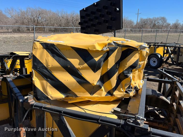 image for item MD9550 2011 Trinity Safe-Stop TMA9000  crash attenuator trailer