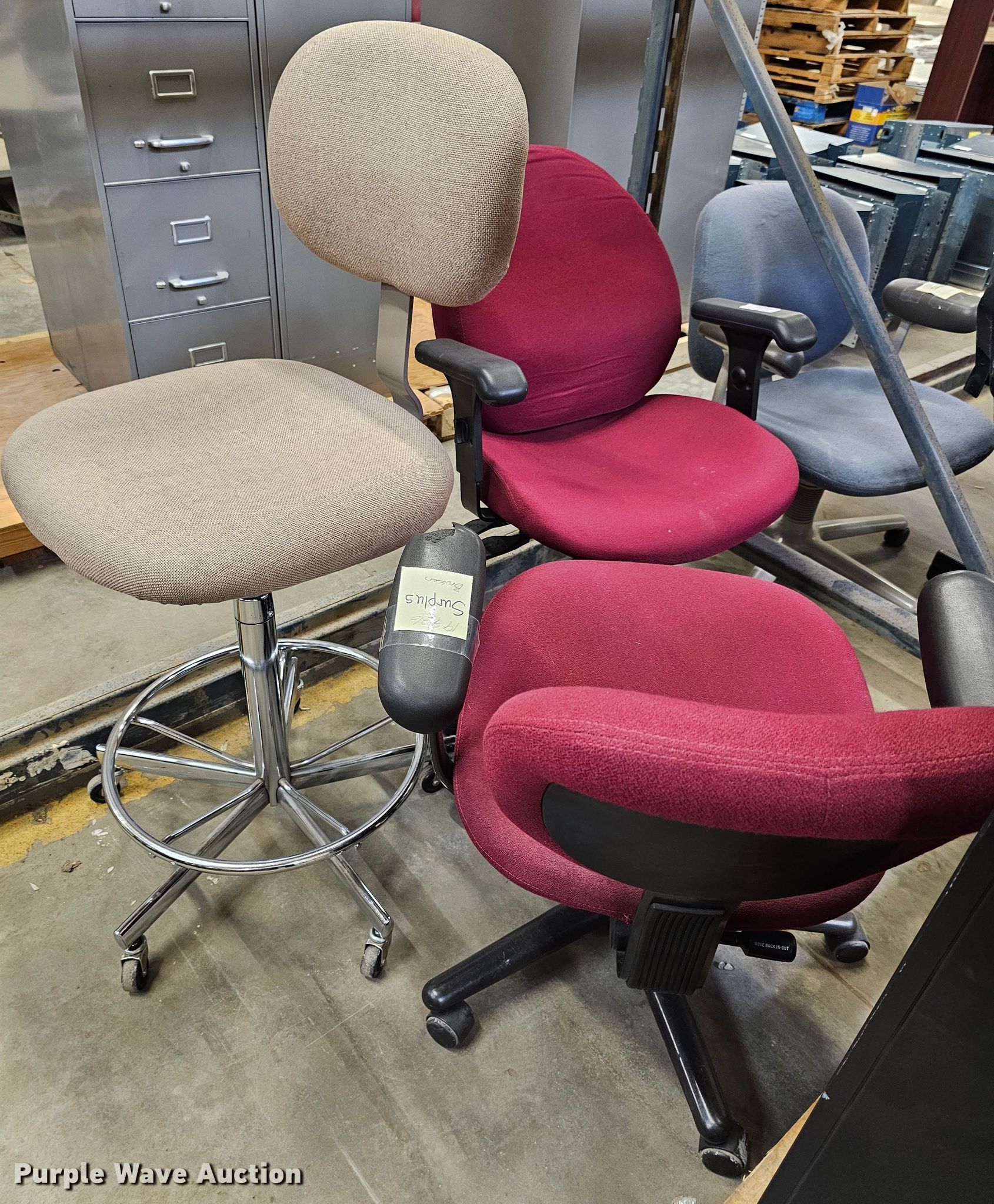 Furniture in Topeka, KS Item KS9506 sold Purple Wave