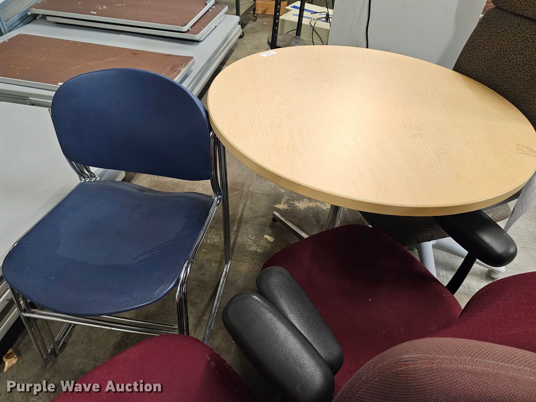 Furniture in Topeka, KS Item KS9510 sold Purple Wave