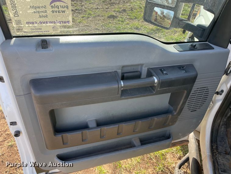 image for item DP3055 2012 Ford F250 Super Duty  SuperCab flatbed pickup truck