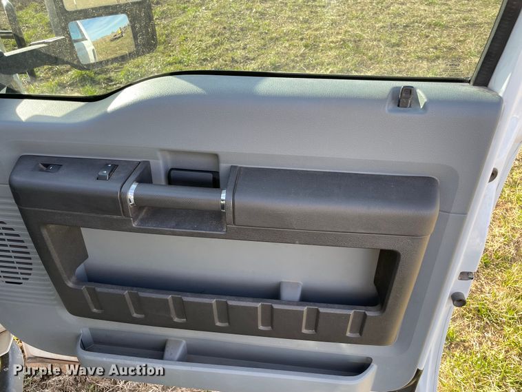 image for item DP3055 2012 Ford F250 Super Duty  SuperCab flatbed pickup truck