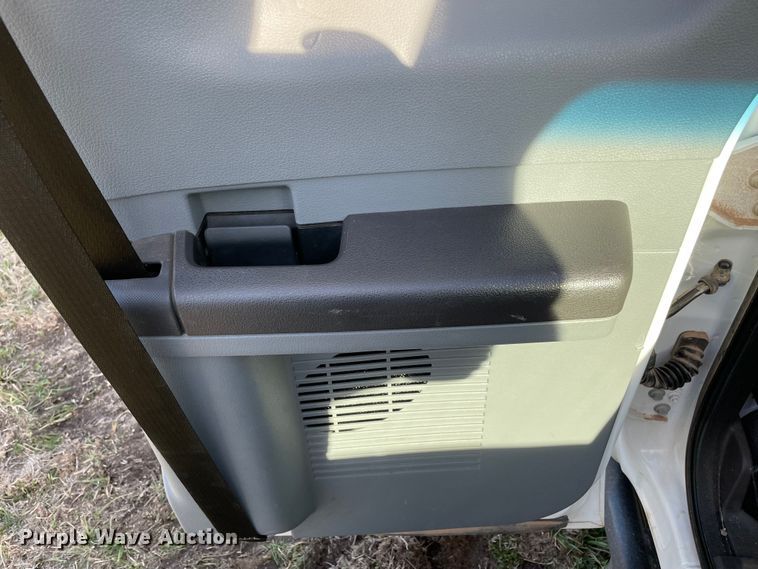 image for item DP3055 2012 Ford F250 Super Duty  SuperCab flatbed pickup truck