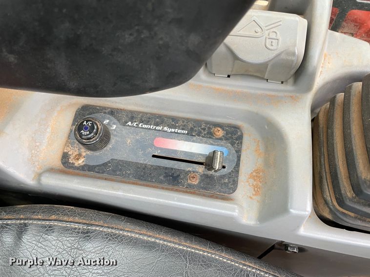 image for item DP3070 2015 Kubota SVL90-2  tracked skid steer loader