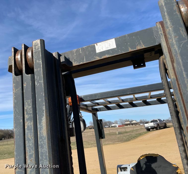 image for item DQ5715 2006 Komatsu EG25T-16  forklift