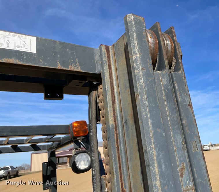 image for item DQ5715 2006 Komatsu EG25T-16  forklift