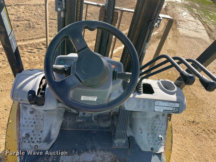 image for item DQ5715 2006 Komatsu EG25T-16  forklift