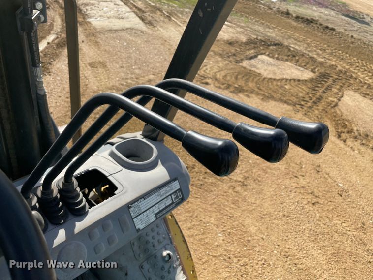 image for item DQ5715 2006 Komatsu EG25T-16  forklift