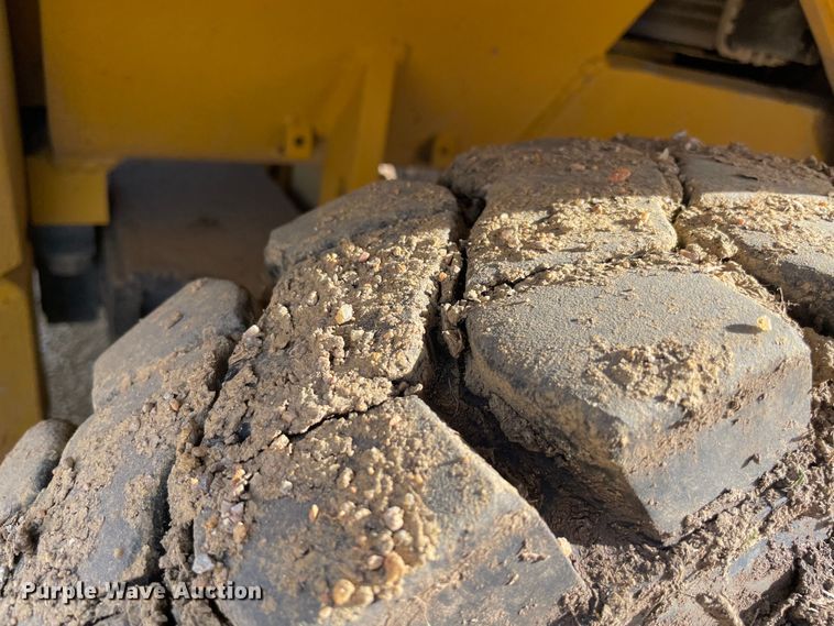 image for item DQ5715 2006 Komatsu EG25T-16  forklift