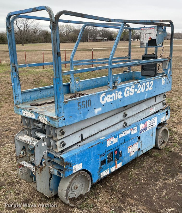 image for item DQ5716 Genie GS-2032  scissor lift