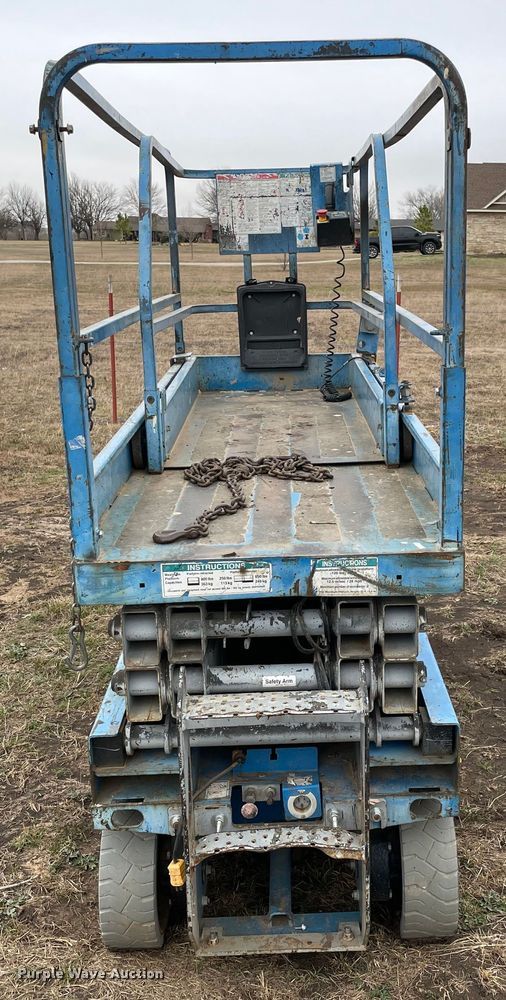 image for item DQ5716 Genie GS-2032  scissor lift