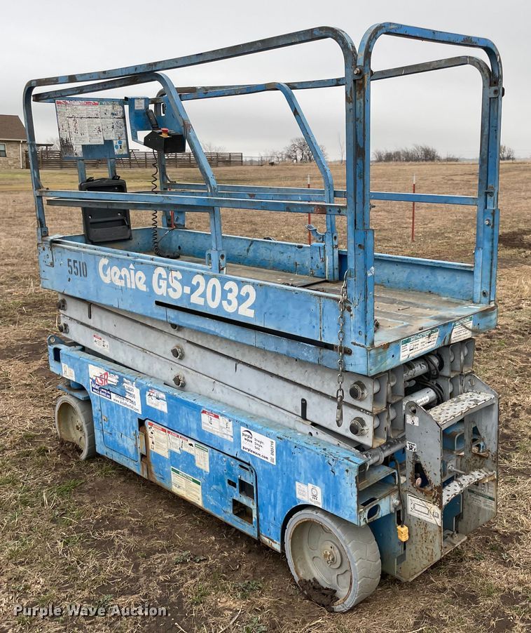 image for item DQ5716 Genie GS-2032  scissor lift