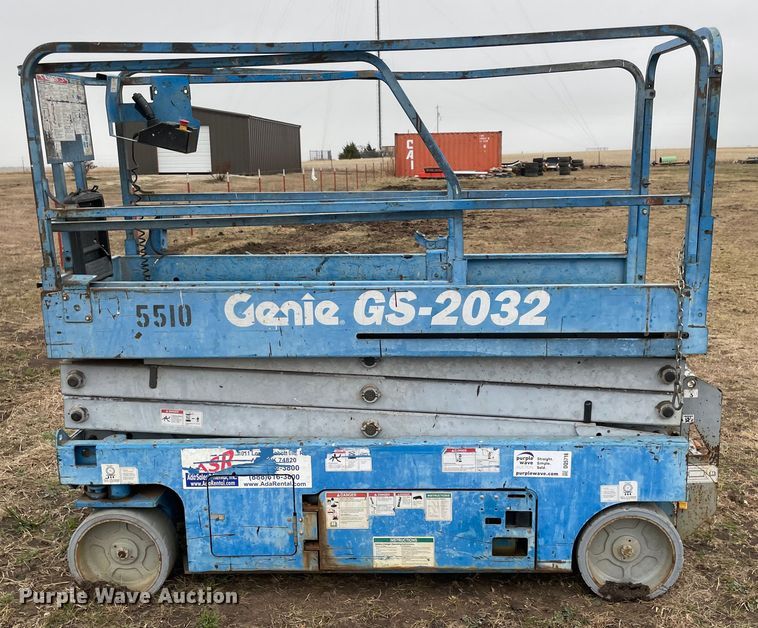 image for item DQ5716 Genie GS-2032  scissor lift