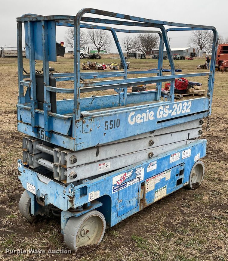 image for item DQ5716 Genie GS-2032  scissor lift