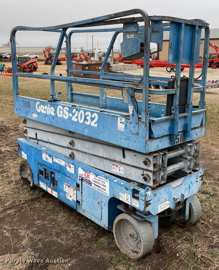 image for item DQ5716 Genie GS-2032  scissor lift