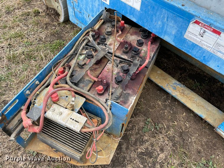 image for item DQ5716 Genie GS-2032  scissor lift